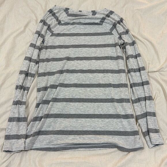 Cabi Striped Stretch Long Sleeve Top • Gray • Size XS • EUC - Picture 2 of 2